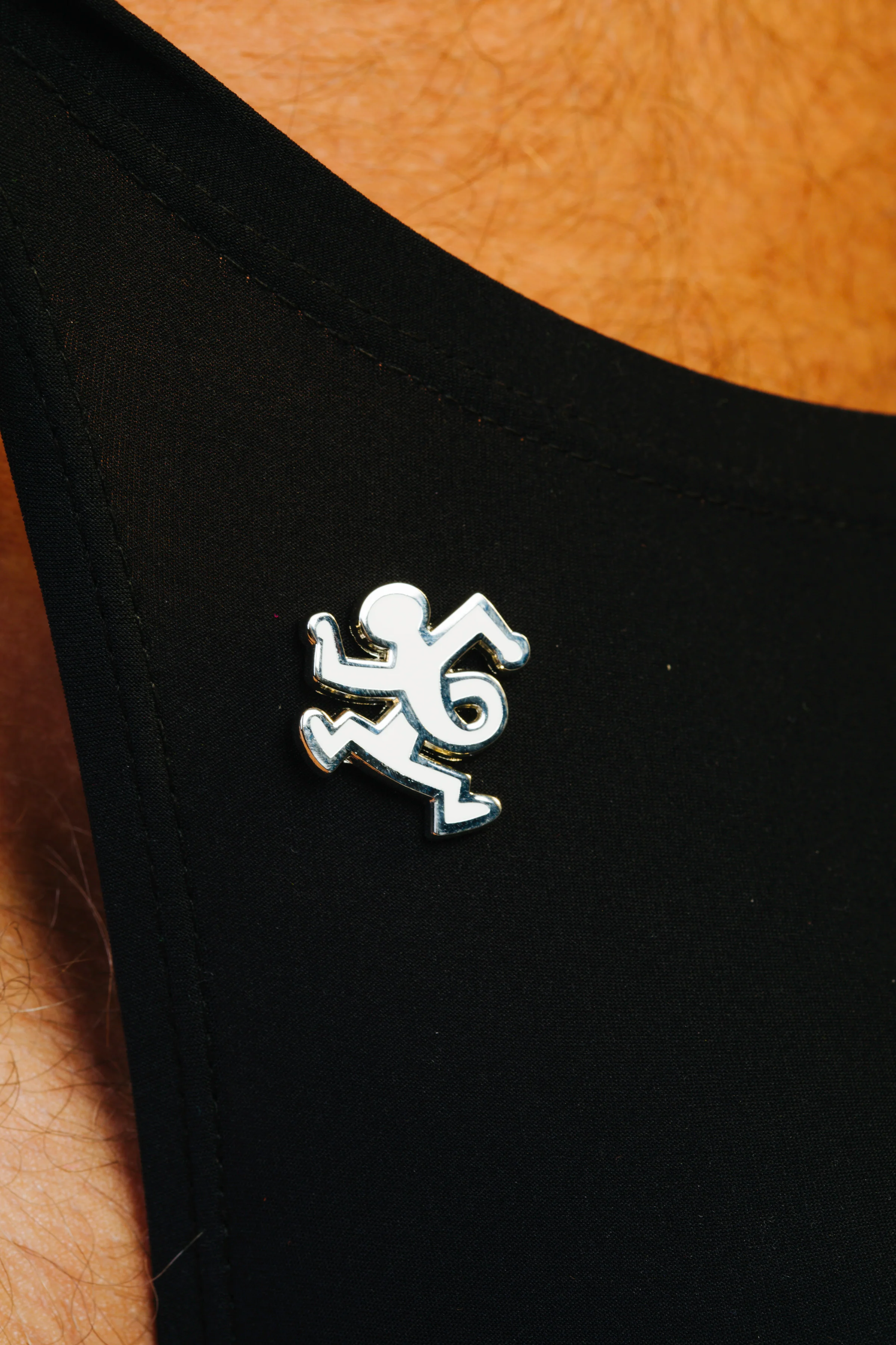 KEITH HARING TWIST MAN PIN - WHITE - Image 4