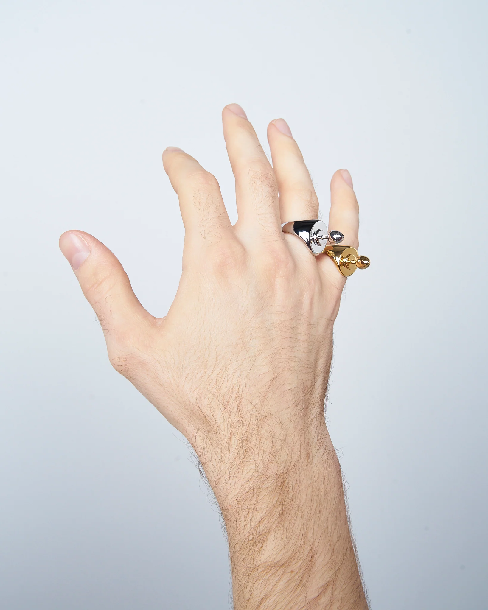 KISKA LAB MINI PLUG SIGNET GOLD RING - Image 2