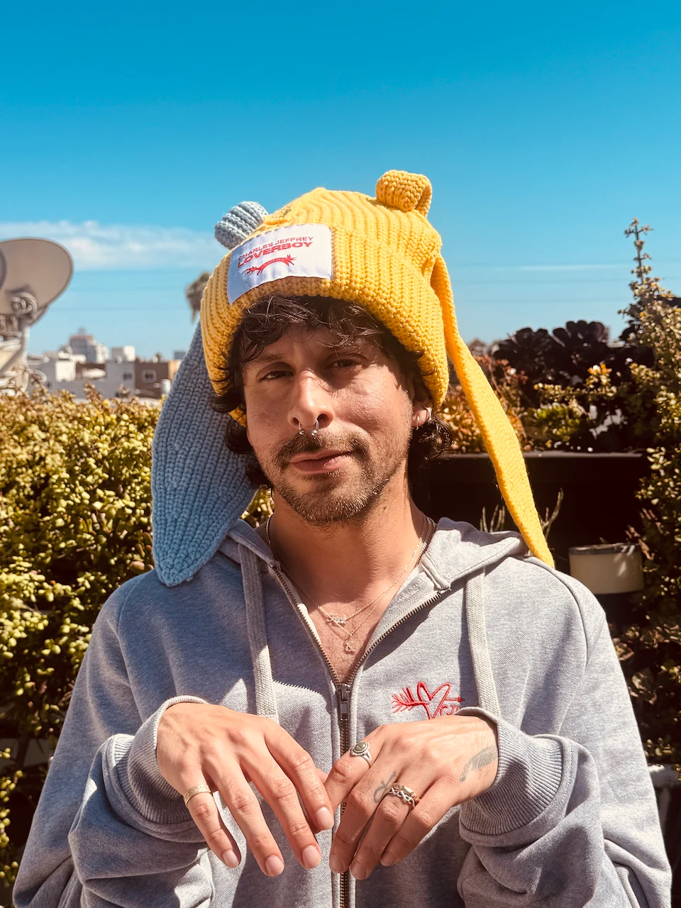 LOVERBOY BY CHARLES JEFFREY CHUNKY Rabbit BEANIE in YELLOW + light blue - Image 2