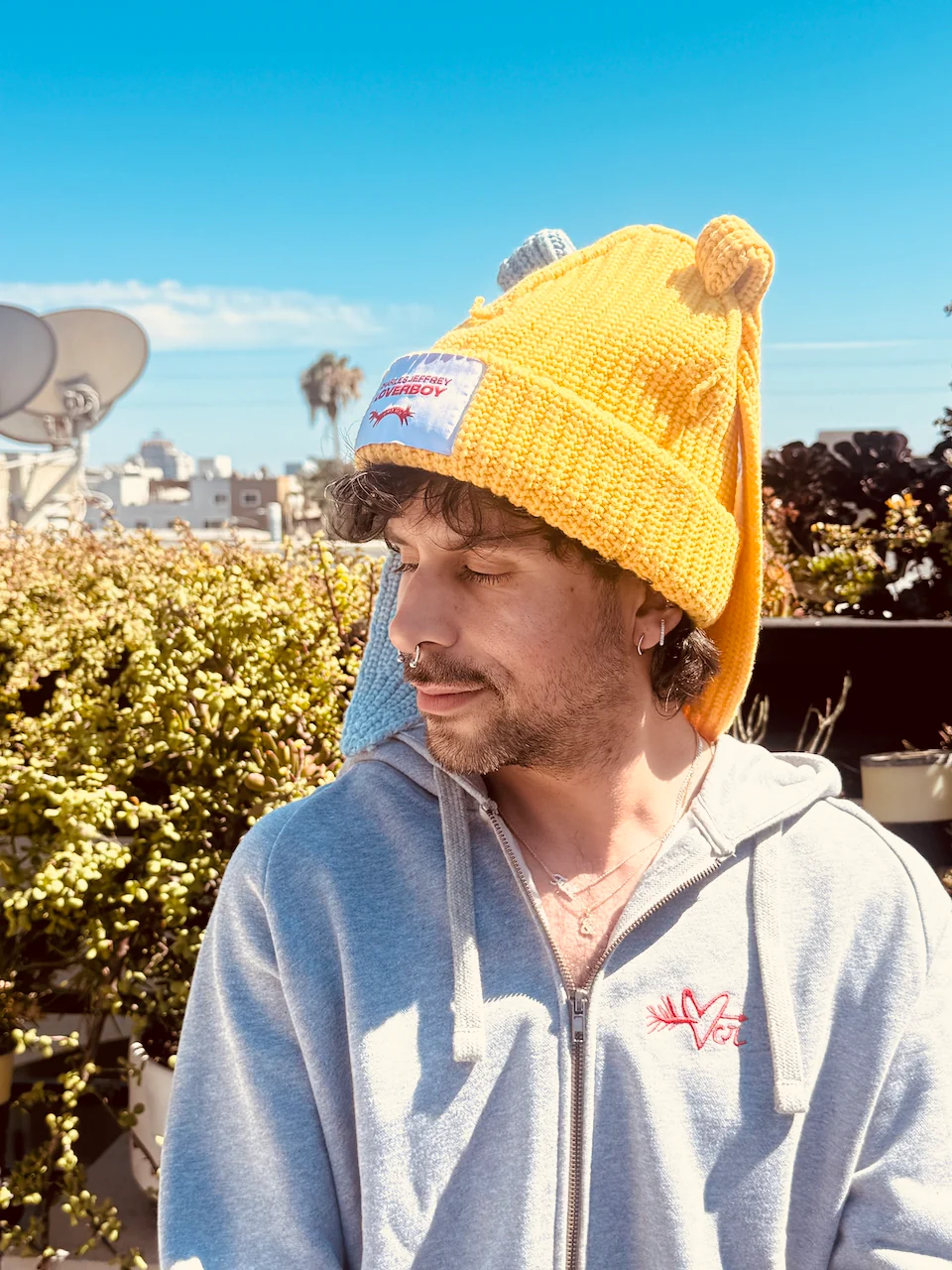 LOVERBOY BY CHARLES JEFFREY CHUNKY Rabbit BEANIE in YELLOW + light blue - Image 4