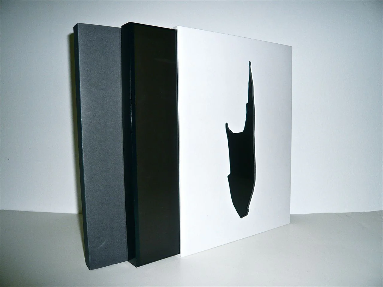 Robert Knoke: Black Material - Image 2