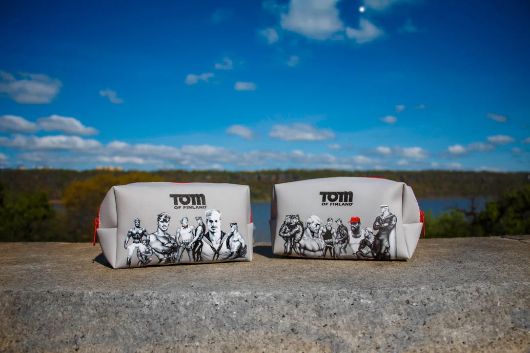 TOM OF FINLAND TOILETRY BAG - Image 6